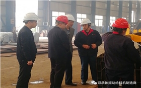 馮主席現(xiàn)場(chǎng)了解智能系統(tǒng) 馮主席現(xiàn)場(chǎng)了解智能系統(tǒng)