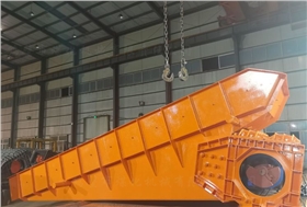 超長雙質體振動給料機調試完成裝車發(fā)貨.png 超長雙質體振動給料機調試完成裝車發(fā)貨.png