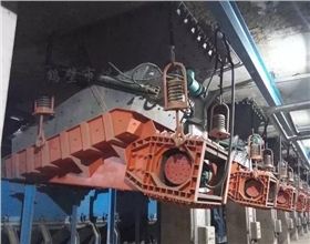 雙質(zhì)體振動(dòng)給料機(jī)工作現(xiàn)場(chǎng).png 雙質(zhì)體振動(dòng)給料機(jī)工作現(xiàn)場(chǎng).png