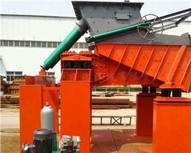 大傾角無級(jí)調(diào)量振動(dòng)給料機(jī).png 大傾角無級(jí)調(diào)量振動(dòng)給料機(jī).png