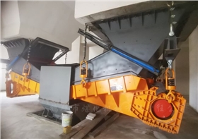 雙質(zhì)體振動(dòng)給料機(jī).png 雙質(zhì)體振動(dòng)給料機(jī).png