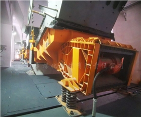 雙質(zhì)體振動(dòng)給料機(jī).png 雙質(zhì)體振動(dòng)給料機(jī).png