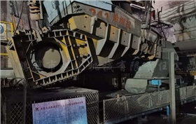 雙質(zhì)體振動(dòng)給料機(jī)工作現(xiàn)場(chǎng).png 雙質(zhì)體振動(dòng)給料機(jī)工作現(xiàn)場(chǎng).png