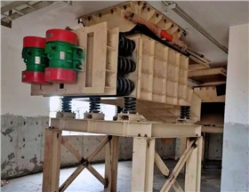 側(cè)卸式活化振動(dòng)給料機(jī).png 側(cè)卸式活化振動(dòng)給料機(jī).png