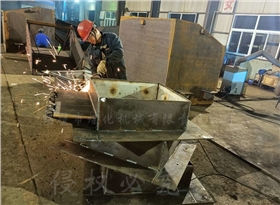 晚上工作的場景.png 晚上工作的場景.png