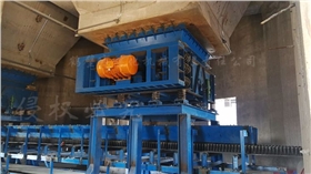 活化給煤機工作現(xiàn)場.png 活化給煤機工作現(xiàn)場.png