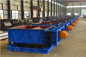 鋼彈簧活化給煤機(jī).png 鋼彈簧活化給煤機(jī).png