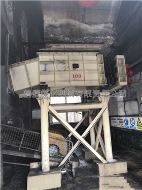 側(cè)卸式給料機(jī).png 側(cè)卸式給料機(jī).png