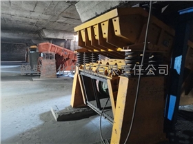 振動(dòng)給料機(jī) 振動(dòng)給料機(jī)