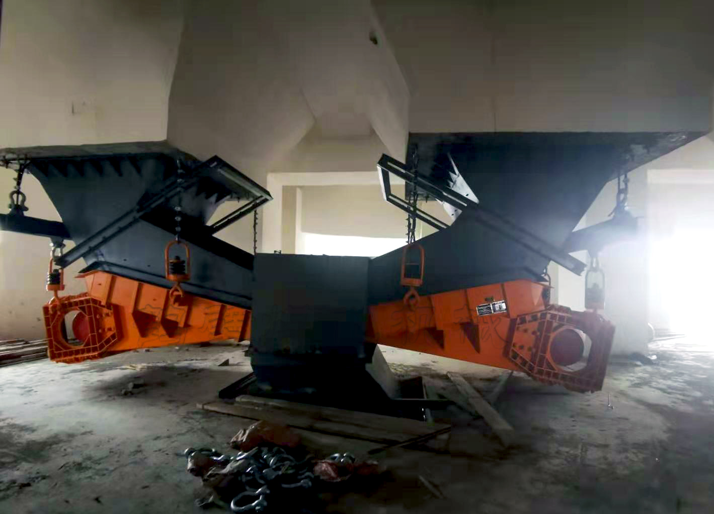 雙質(zhì)體振動(dòng)給料機(jī) 雙質(zhì)體振動(dòng)給料機(jī)