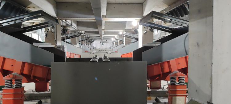 雙質(zhì)體振動給料機(jī) 雙質(zhì)體振動給料機(jī)