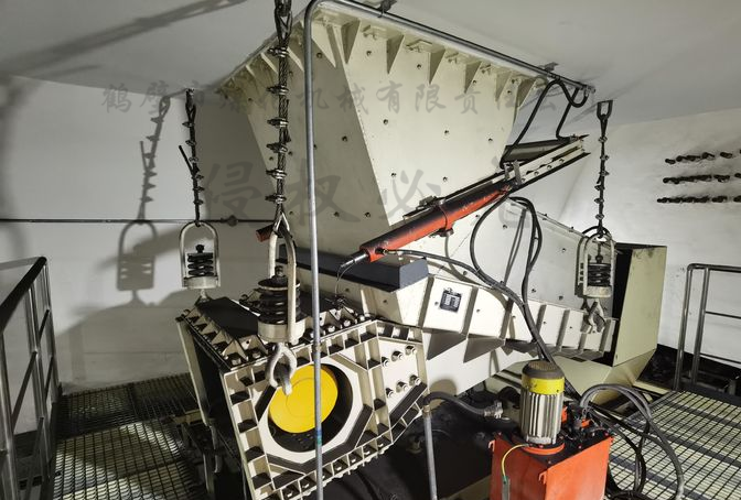 淺析導(dǎo)致振動給料機吊鉤斷裂原因及解決辦法！