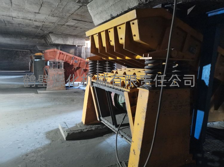 振動(dòng)給料機(jī) 振動(dòng)給料機(jī)