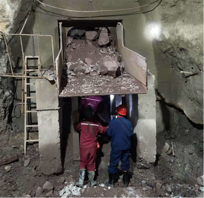 鶴壁煤化是如何解決振動(dòng)放礦機(jī)臺板與電機(jī)底座構(gòu)件振裂的問題！